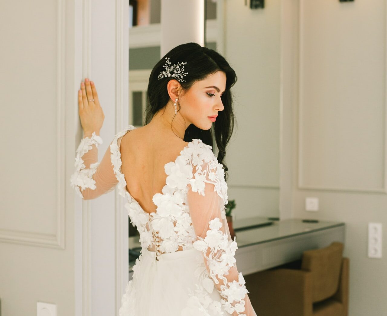 How to Achieve a Natural Glam Look for Your Wedding Day